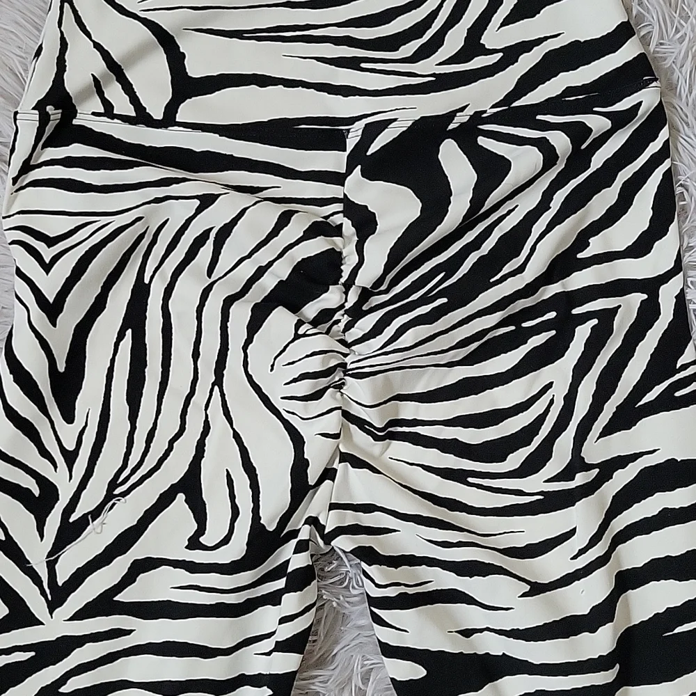 💥 NWOT Beautiful Zebra Print Set 💥 - Picture 8 of 17